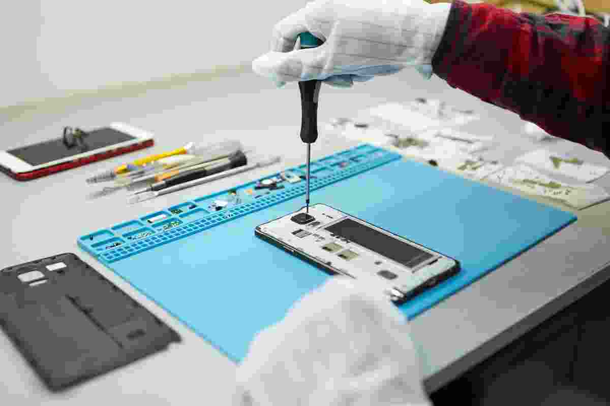 CBIC imposes 10% import duty on mobile display components CBIC imposes 10% import duty on mobile display components