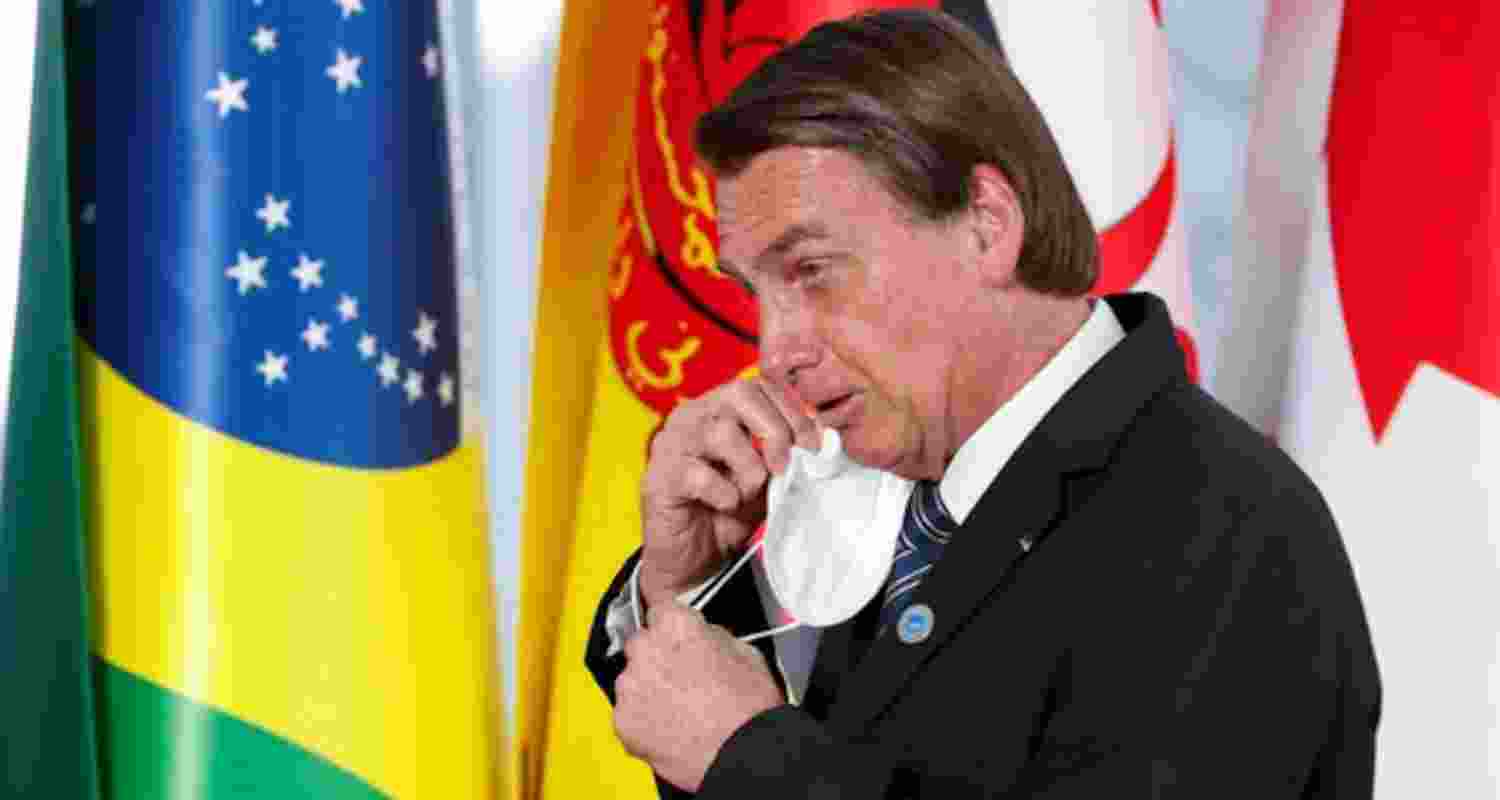 Brazilian Supreme Court sentenced former President Jair Bolsonaro to 27 years in prison for attempting to orchestrate a coup against the elected government of Lula da Silva. Brazilian Supreme Court sentenced former President Jair Bolsonaro to 27 years in prison for attempting to orchestrate a coup against the elected government of Lula da Silva.