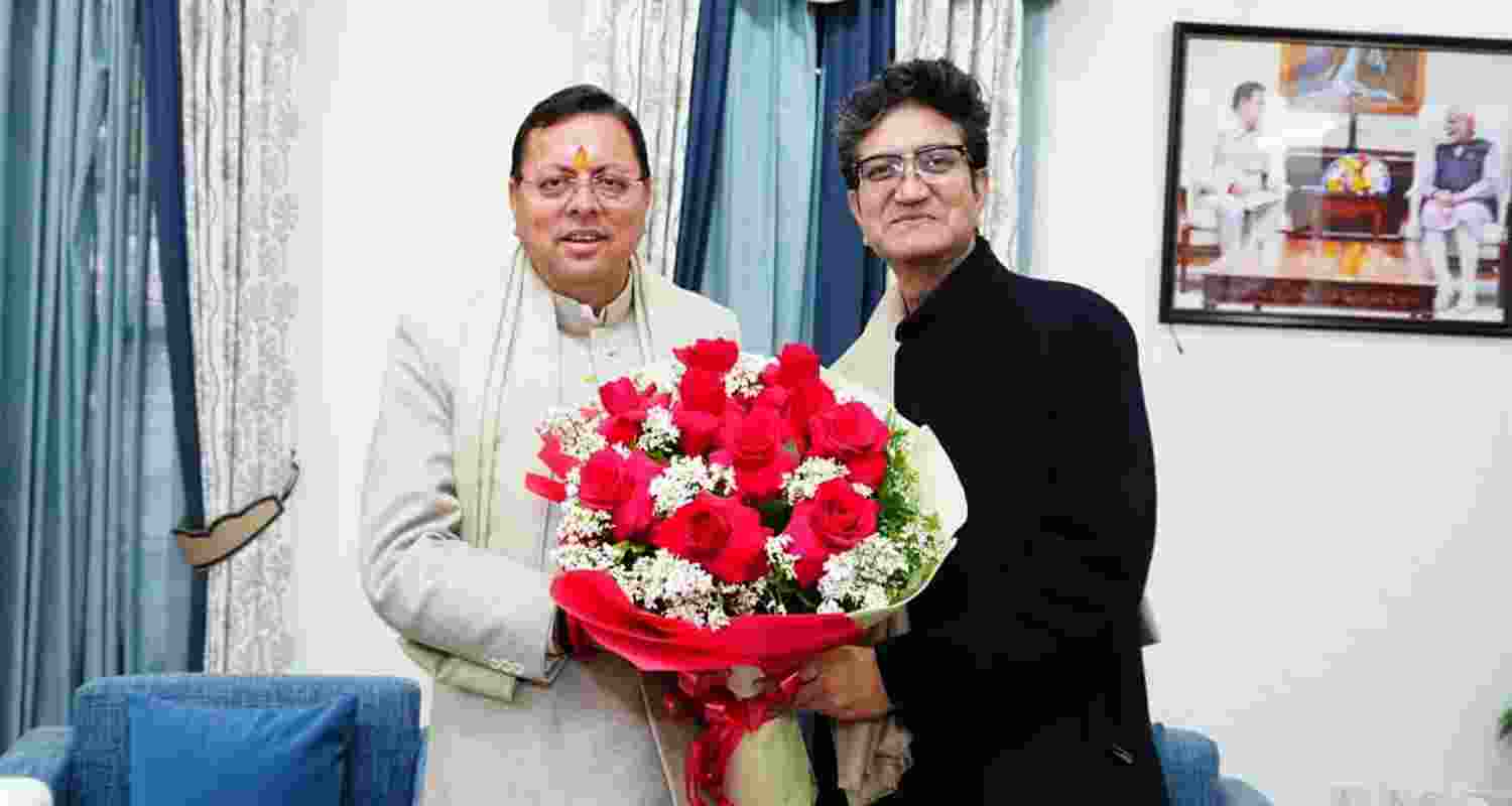 CM Pushkar Singh Dhami meets CBFC Chairman Prasoon Joshi. CM Pushkar Singh Dhami meets CBFC Chairman Prasoon Joshi.