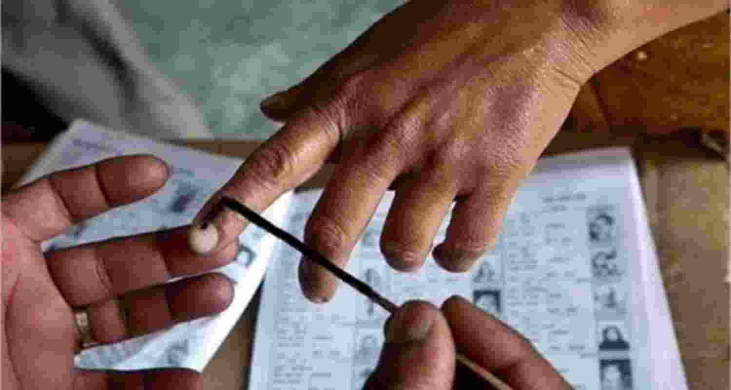 Over 72 pc voting in Himachal local body polls Over 72 pc voting in Himachal local body polls