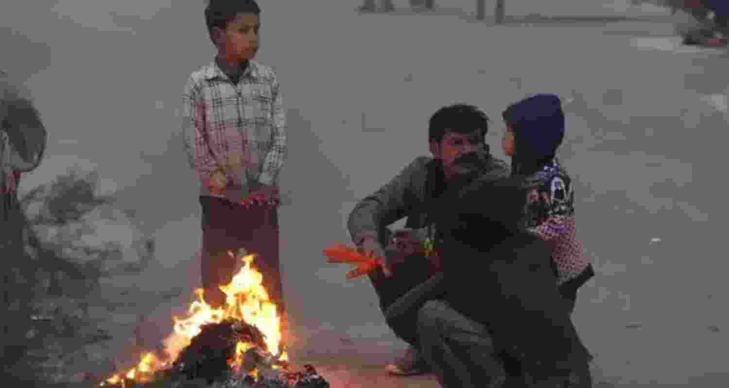 Dense fog engulfed the national capital which affected the commuters and traffic. Dense fog engulfed the national capital which affected the commuters and traffic.