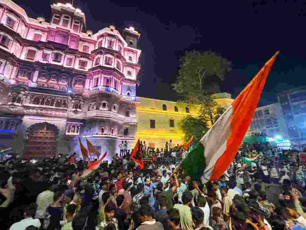 Boys in Blue spark off weekend celebrations, fans dance and cheer all night Boys in Blue spark off weekend celebrations, fans dance and cheer all night