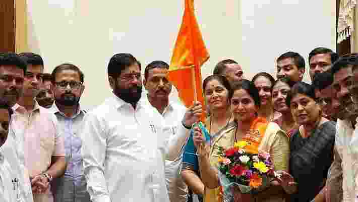 Ex-BJP MP Raosaheb Danve's daughter joins Shinde-led Sena Ex-BJP MP Raosaheb Danve's daughter joins Shinde-led Sena