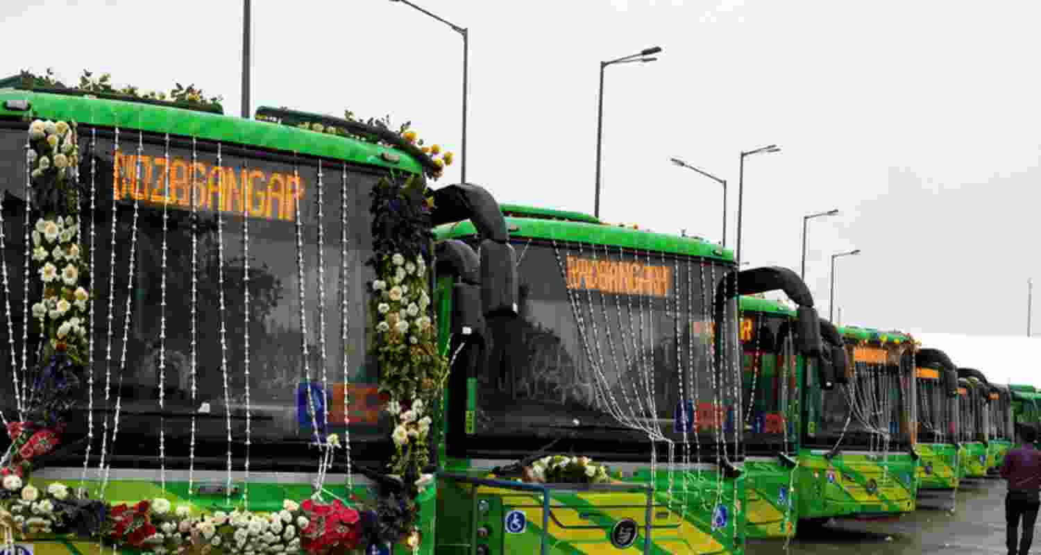 Delhi launches 56 women-only e-bus services on 28 routes, alongside 200 new electric buses, a Delhi-Karnal link and EV charging station.
Delhi launches 56 women-only e-bus services on 28 routes, alongside 200 new electric buses, a Delhi-Karnal link and EV charging station.