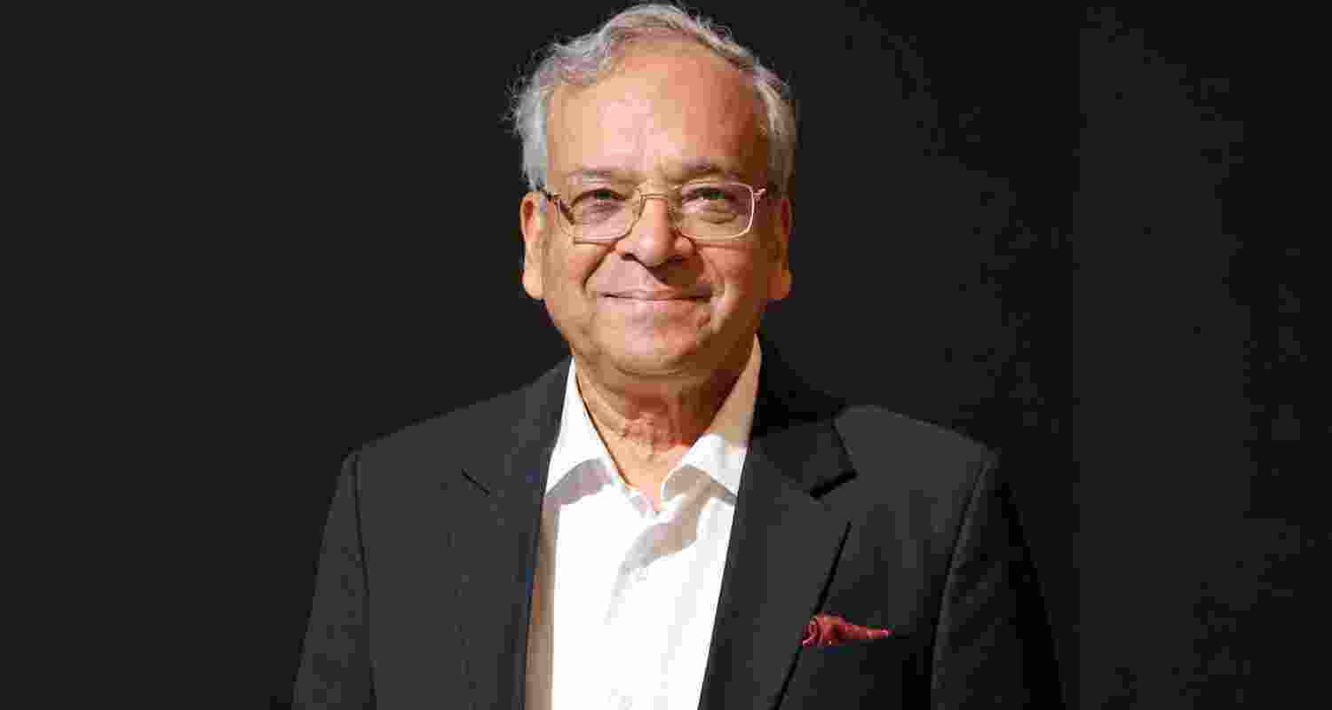 Former CCI chairman Dhanendra Kumar died after a fire, suspected to be caused by an AC short circuit, broke out at his Delhi residence. Former CCI chairman Dhanendra Kumar died after a fire, suspected to be caused by an AC short circuit, broke out at his Delhi residence.