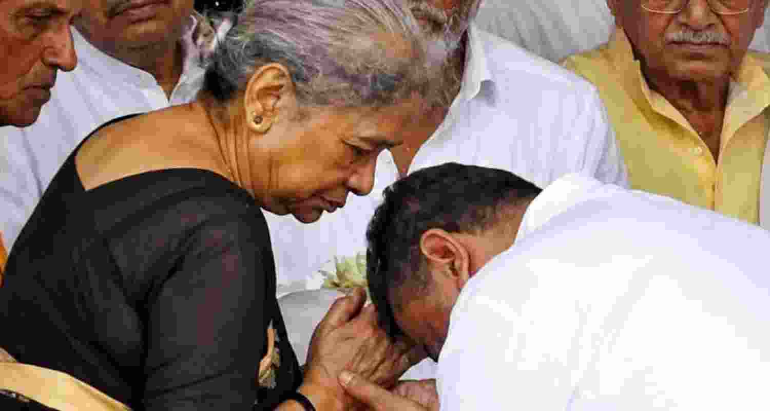 West Bengal government has restored security at former CM Buddhadeb Bhattacharjee's Palm Avenue residence, where his wife Meera continues to live. West Bengal government has restored security at former CM Buddhadeb Bhattacharjee's Palm Avenue residence, where his wife Meera continues to live.
