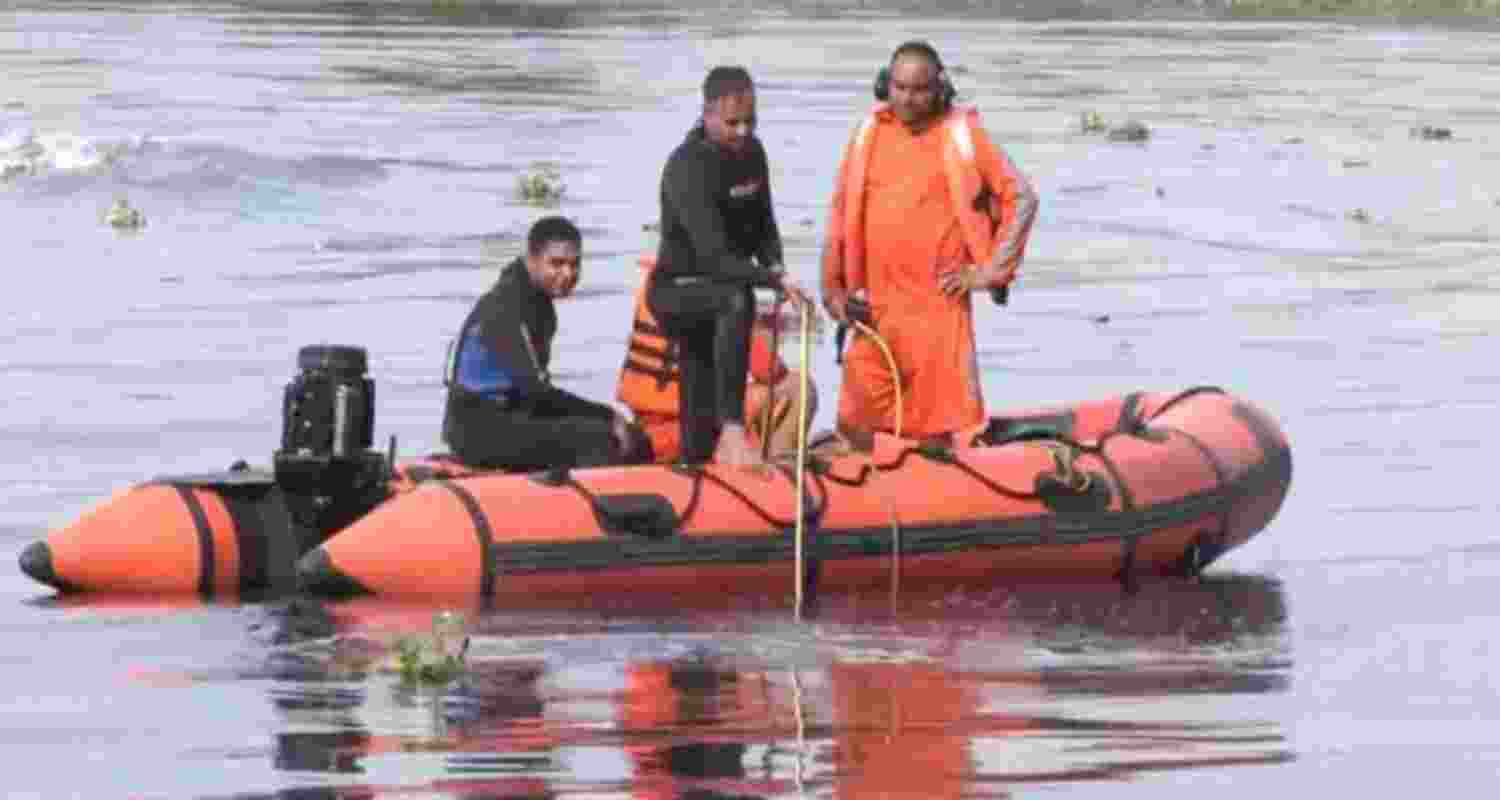 The Delhi Fire Services (DFS) received a distress call around 7:20 pm on Monday and immediately dispatched two fire tenders from the Geeta Colony and Laxmi Nagar fire stations. The Delhi Fire Services (DFS) received a distress call around 7:20 pm on Monday and immediately dispatched two fire tenders from the Geeta Colony and Laxmi Nagar fire stations.