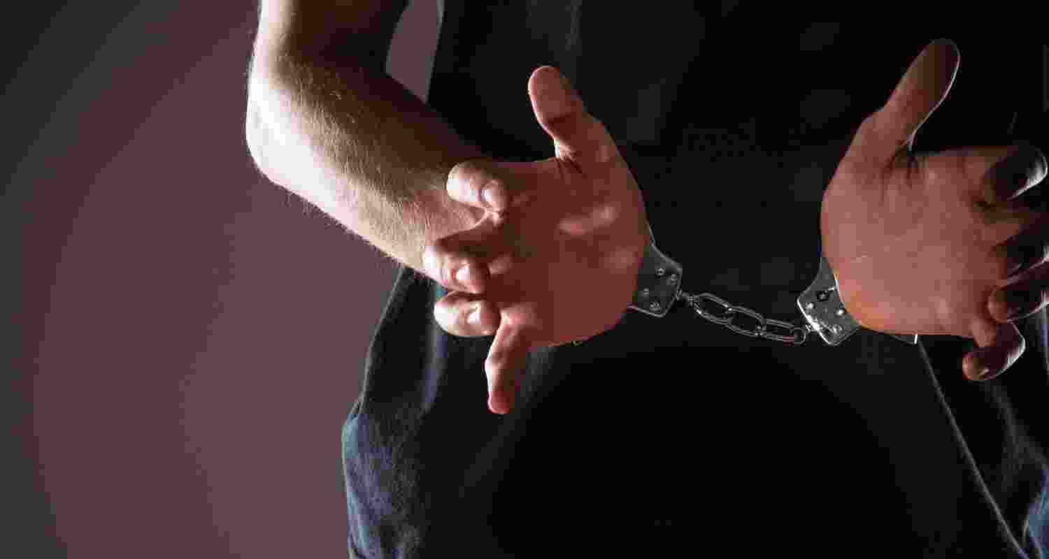 Ten alleged drug peddlers, including a Punjab resident, were arrested in Jammu and Kashmir with over 940 grams of heroin seized in separate operations. Ten alleged drug peddlers, including a Punjab resident, were arrested in Jammu and Kashmir with over 940 grams of heroin seized in separate operations.