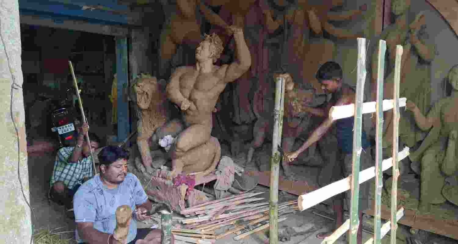 Ganga clay crisis puts Asansol’s Durga idol makers in a fix Ganga clay crisis puts Asansol’s Durga idol makers in a fix