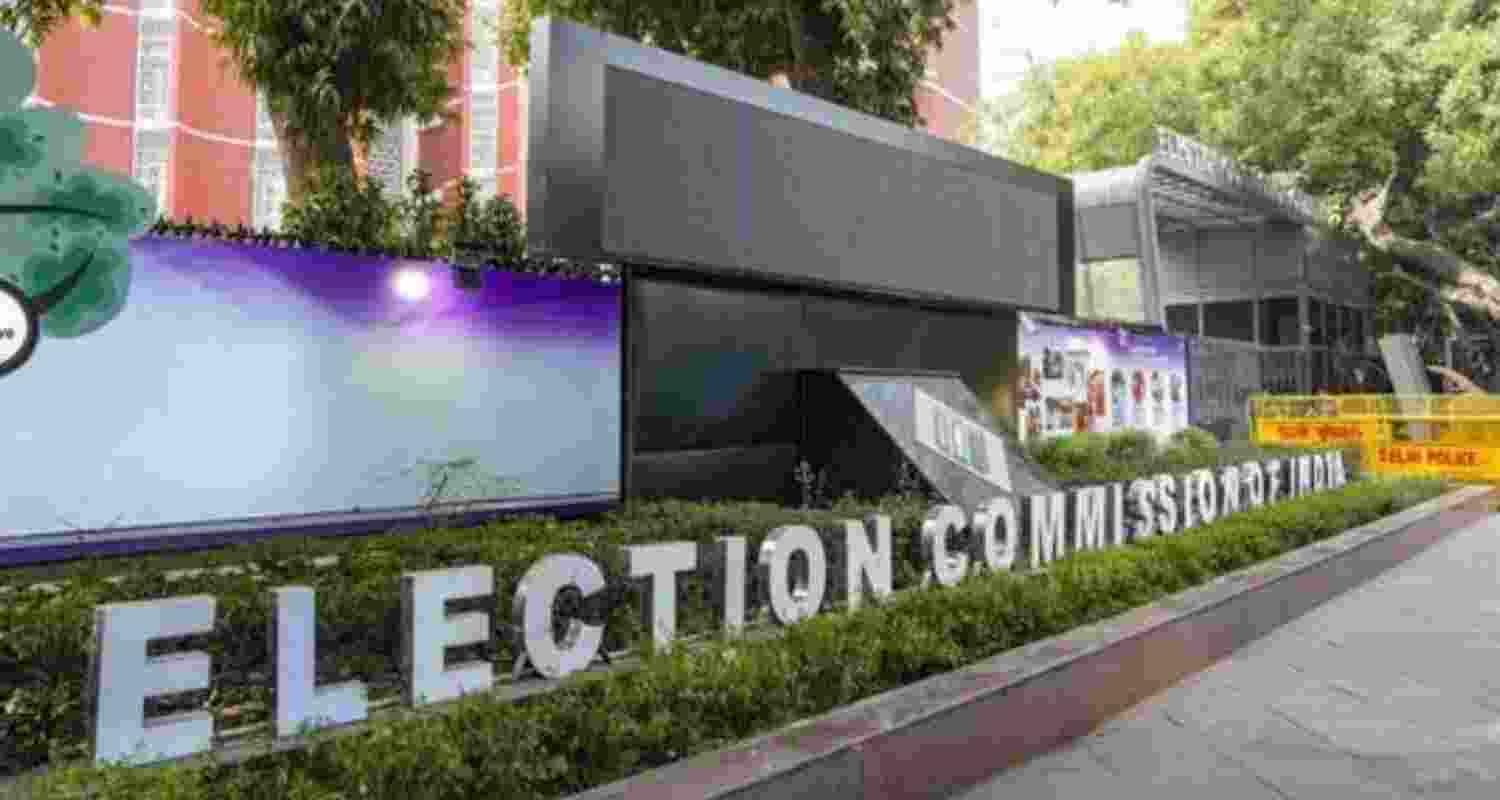 EC halts SIR hearing for ‘unmapped’ voters in Bengal EC halts SIR hearing for ‘unmapped’ voters in Bengal