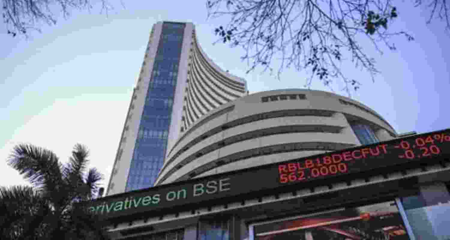Weak start for 2025: Sensex, Nifty slip on FII selling Weak start for 2025: Sensex, Nifty slip on FII selling