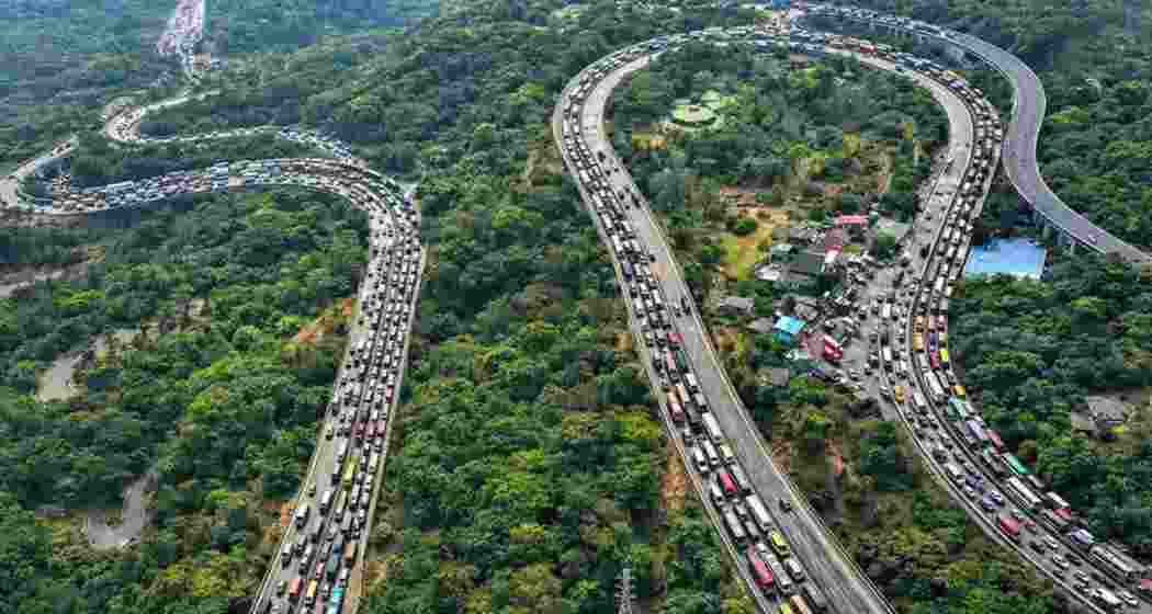 Vehicles stuck in a traffic jam on the Mumbai-Pune Expressway after a gas tanker overturned in the Khandala Ghat section in Raigad. Vehicles stuck in a traffic jam on the Mumbai-Pune Expressway after a gas tanker overturned in the Khandala Ghat section in Raigad.