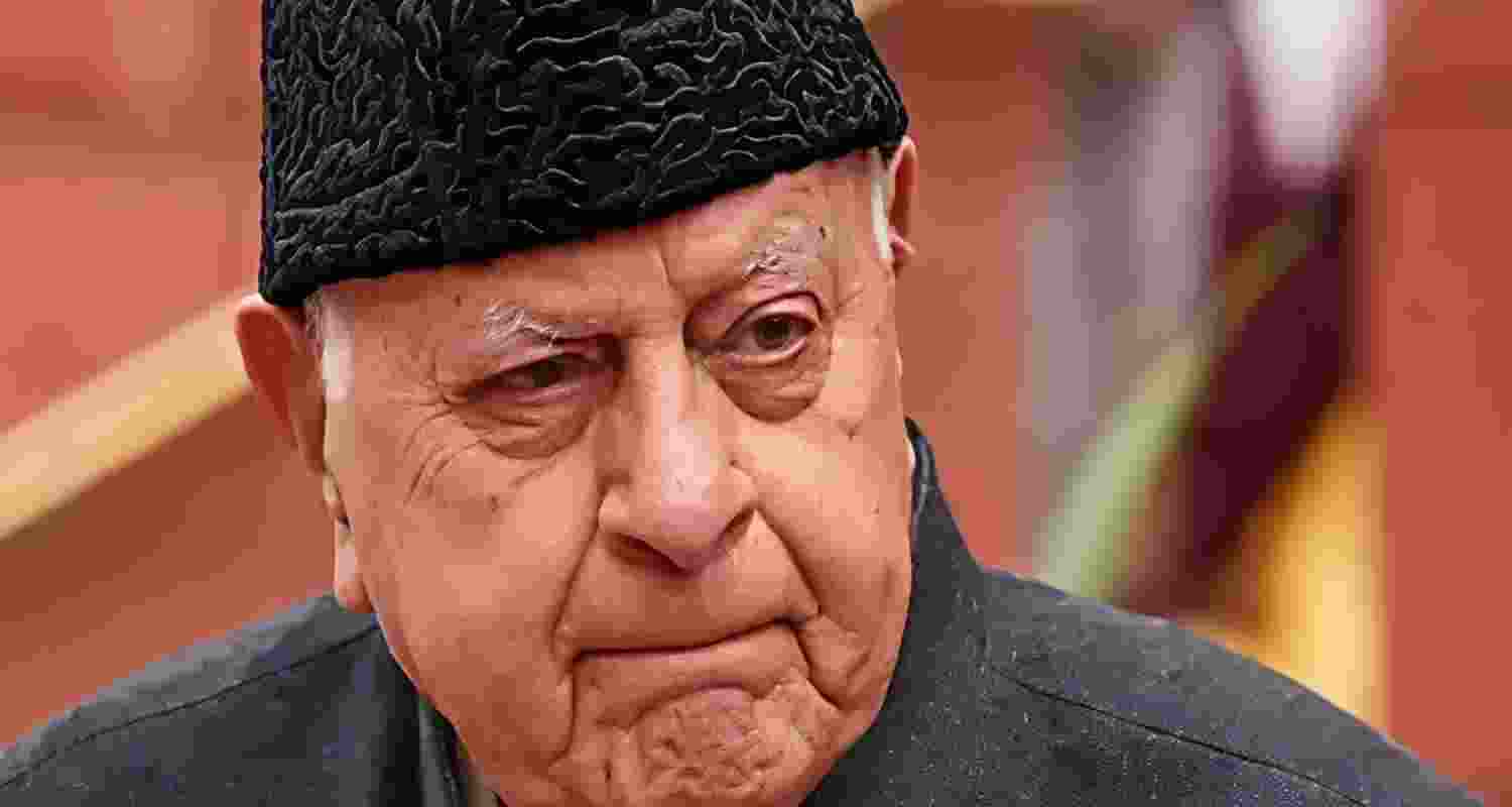 Gunman opens fire at Farooq Abdullah in Jammu during a wedding event; security team foils assassination attempt and arrests the accused. Gunman opens fire at Farooq Abdullah in Jammu during a wedding event; security team foils assassination attempt and arrests the accused.