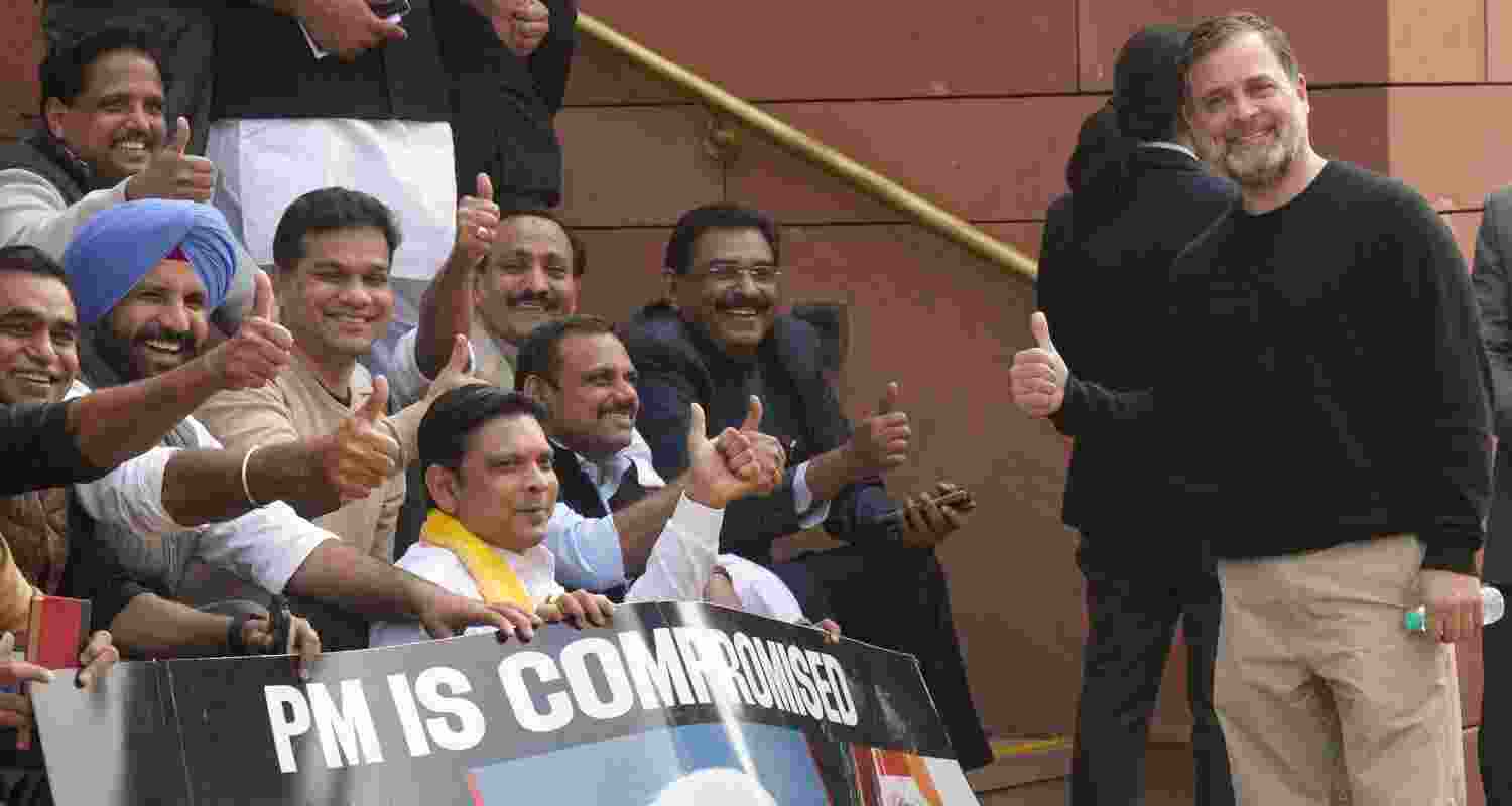 The war of words started when BJP leader Bittu was passing by protesting MPs at the Makar Dwar of the Parliament, and commented on them saying: “They are sitting as if they won a war.” The war of words started when BJP leader Bittu was passing by protesting MPs at the Makar Dwar of the Parliament, and commented on them saying: “They are sitting as if they won a war.”