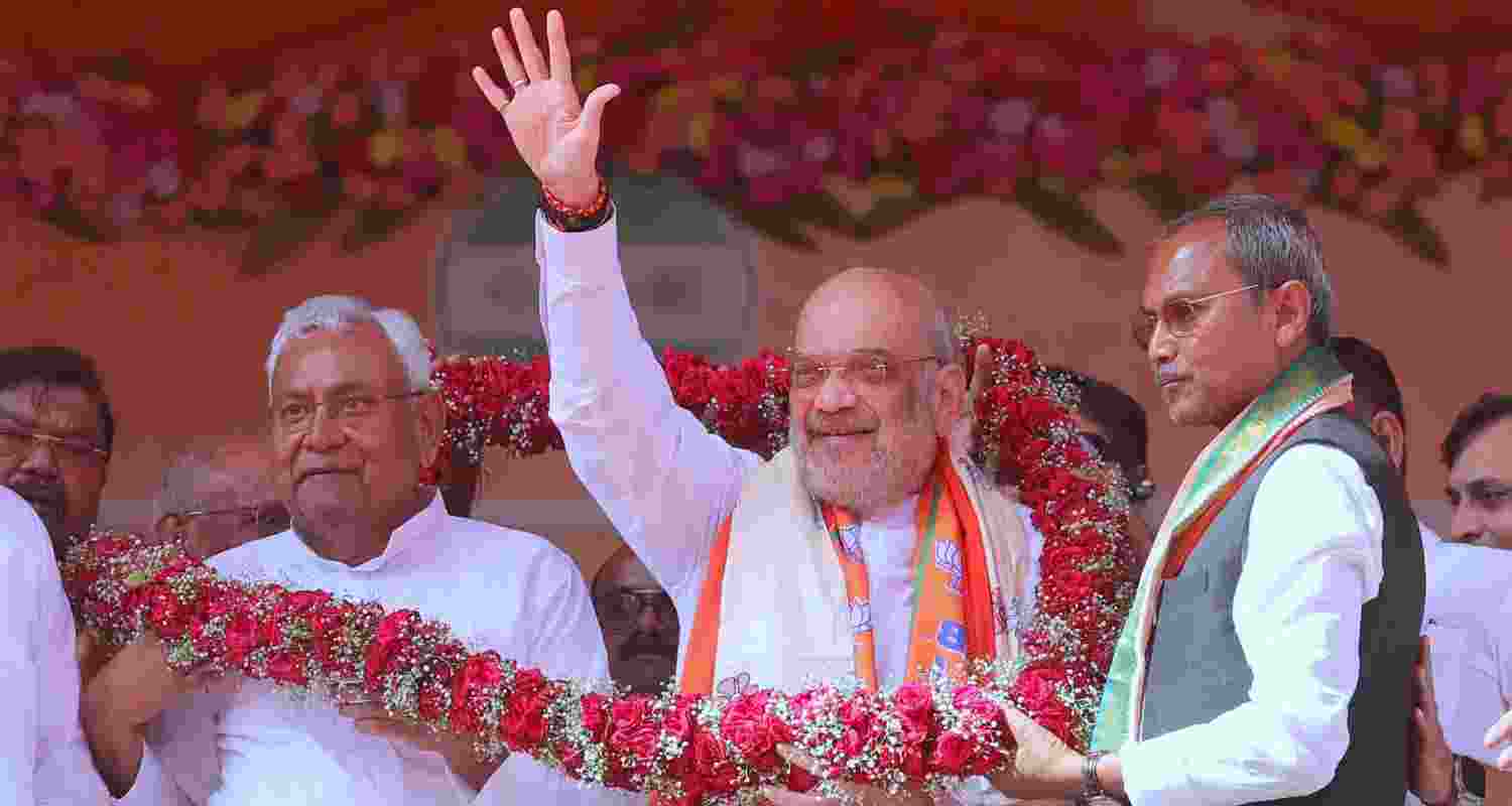 Attacking the ‘Mahagathbandhan’, Shah said RJD supremo Lalu Prasad Yadav and Congress leader Sonia Gandhi were worried about their sons, Tejashwi Yadav and Rahul Gandhi, respectively, but added that there were no vacant seats for either of them in Bihar or Delhi Attacking the ‘Mahagathbandhan’, Shah said RJD supremo Lalu Prasad Yadav and Congress leader Sonia Gandhi were worried about their sons, Tejashwi Yadav and Rahul Gandhi, respectively, but added that there were no vacant seats for either of them in Bihar or Delhi
