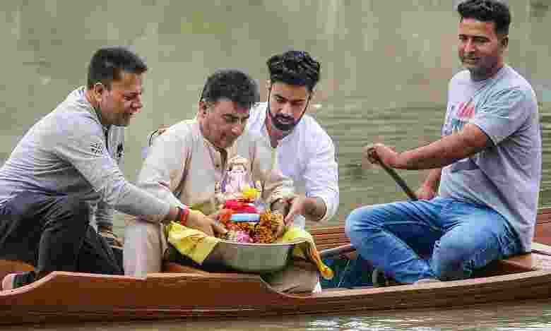 Winds of change: KPs take out Rath Yatra after 35 yrs in Kashmir Winds of change: KPs take out Rath Yatra after 35 yrs in Kashmir