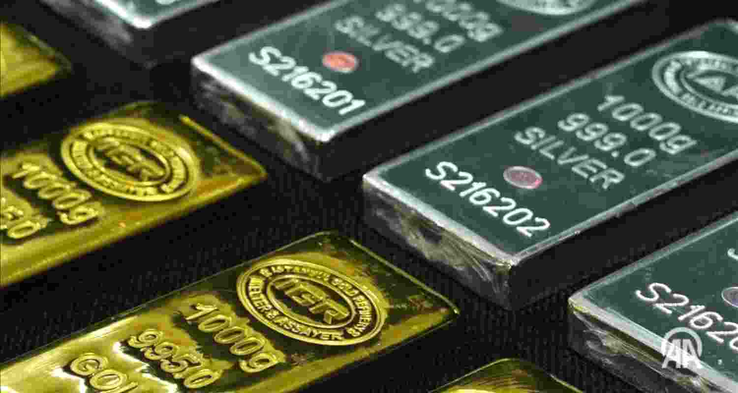 Gold and silver prices dip in early trade Gold and silver prices dip in early trade