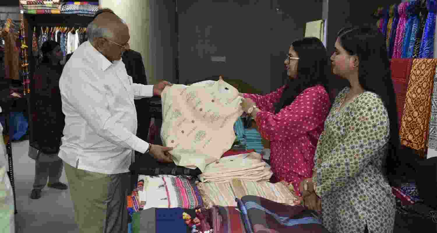 Gujarat CM backs ‘Vocal for Local’ on Handloom Day Gujarat CM backs ‘Vocal for Local’ on Handloom Day