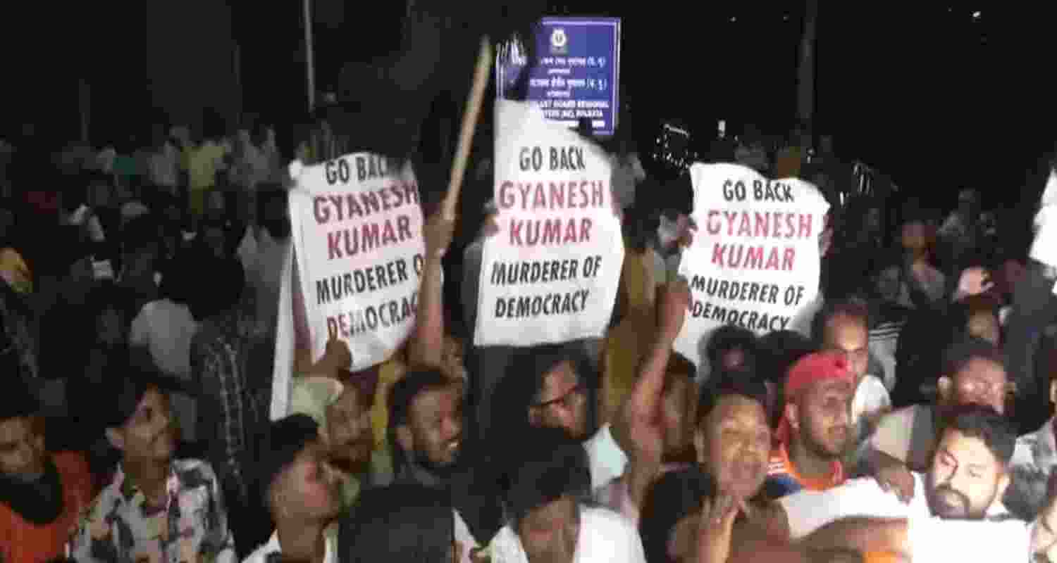 CEC Gyanesh Kumar faces ‘go back’ slogans at Kolkata Kalighat Temple CEC Gyanesh Kumar faces ‘go back’ slogans at Kolkata Kalighat Temple