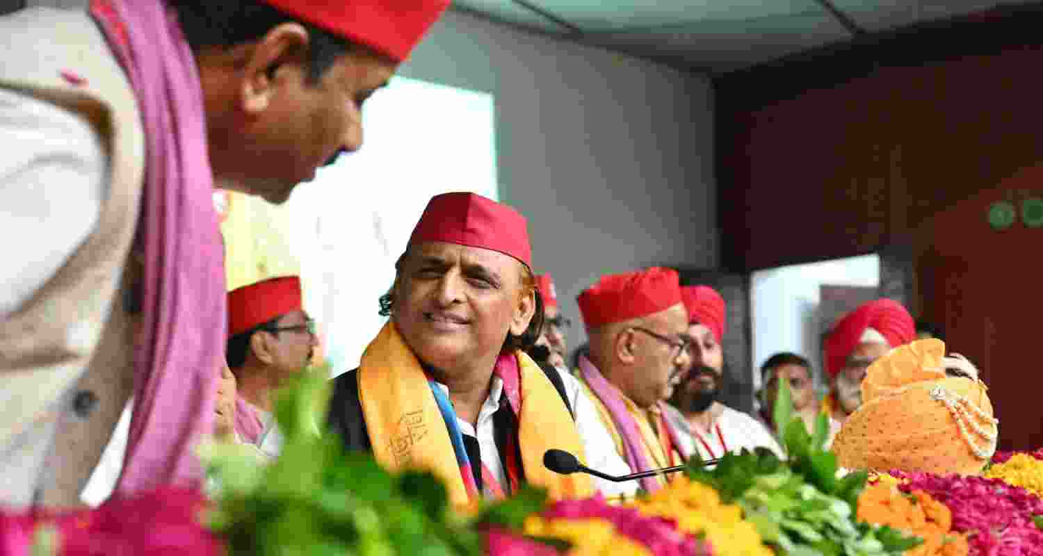 Akhilesh Yadav slams BJP over trade policies. Akhilesh Yadav slams BJP over trade policies.