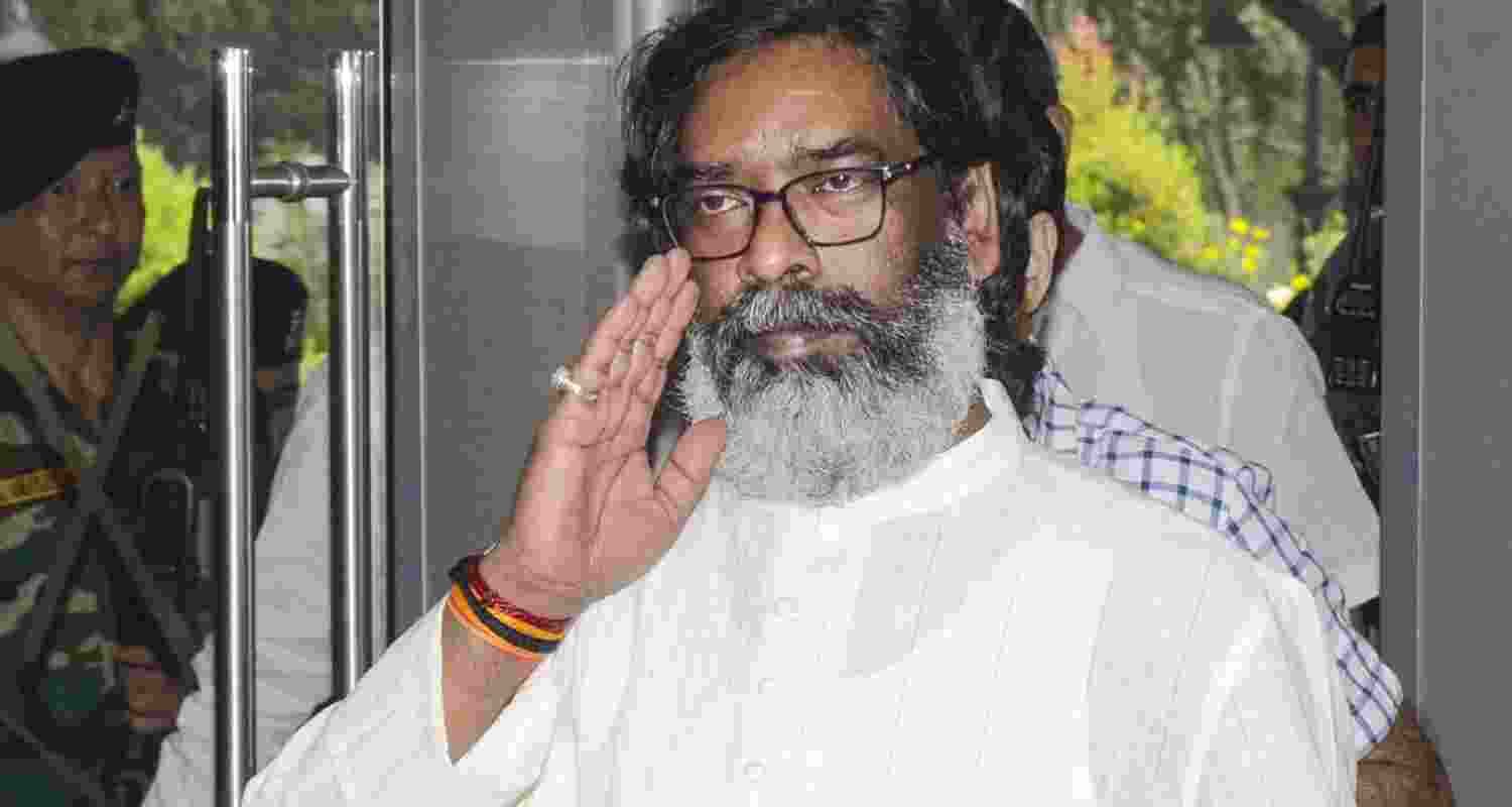 Jharkhand students have postponed their August 20 gherao of CM Hemant Soren’s residence, awaiting notification on exam cancellations while seeking a CBI probe. Jharkhand students have postponed their August 20 gherao of CM Hemant Soren’s residence, awaiting notification on exam cancellations while seeking a CBI probe.