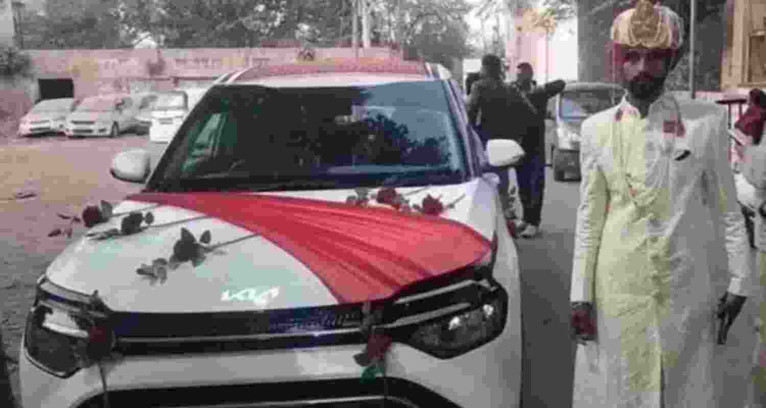 Groom Deepak Kumar returned to Jalandhar from Dubai a month ago to marry Manpreet Kaur, who he had been talking to on Instagram for three years, but had never met. Groom Deepak Kumar returned to Jalandhar from Dubai a month ago to marry Manpreet Kaur, who he had been talking to on Instagram for three years, but had never met.