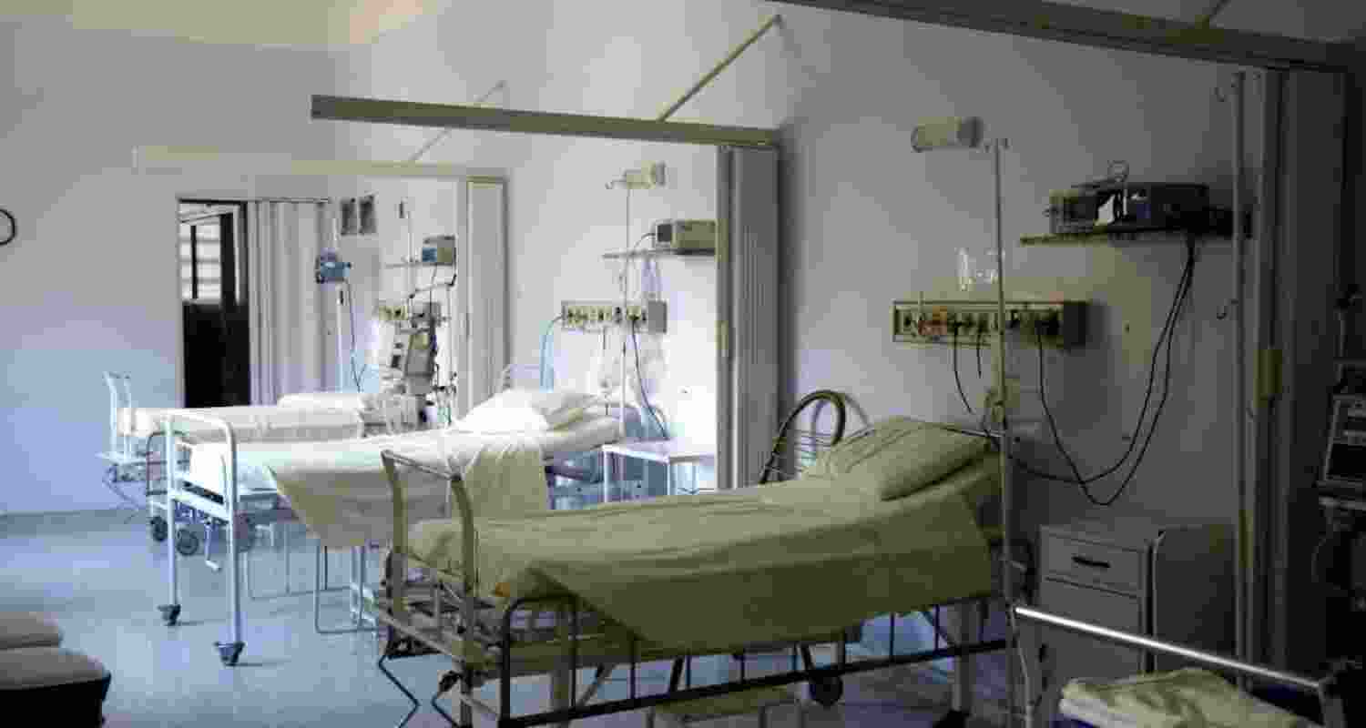 Delivery using mobile flashlights: Jharkhand doctor suspended Delivery using mobile flashlights: Jharkhand doctor suspended