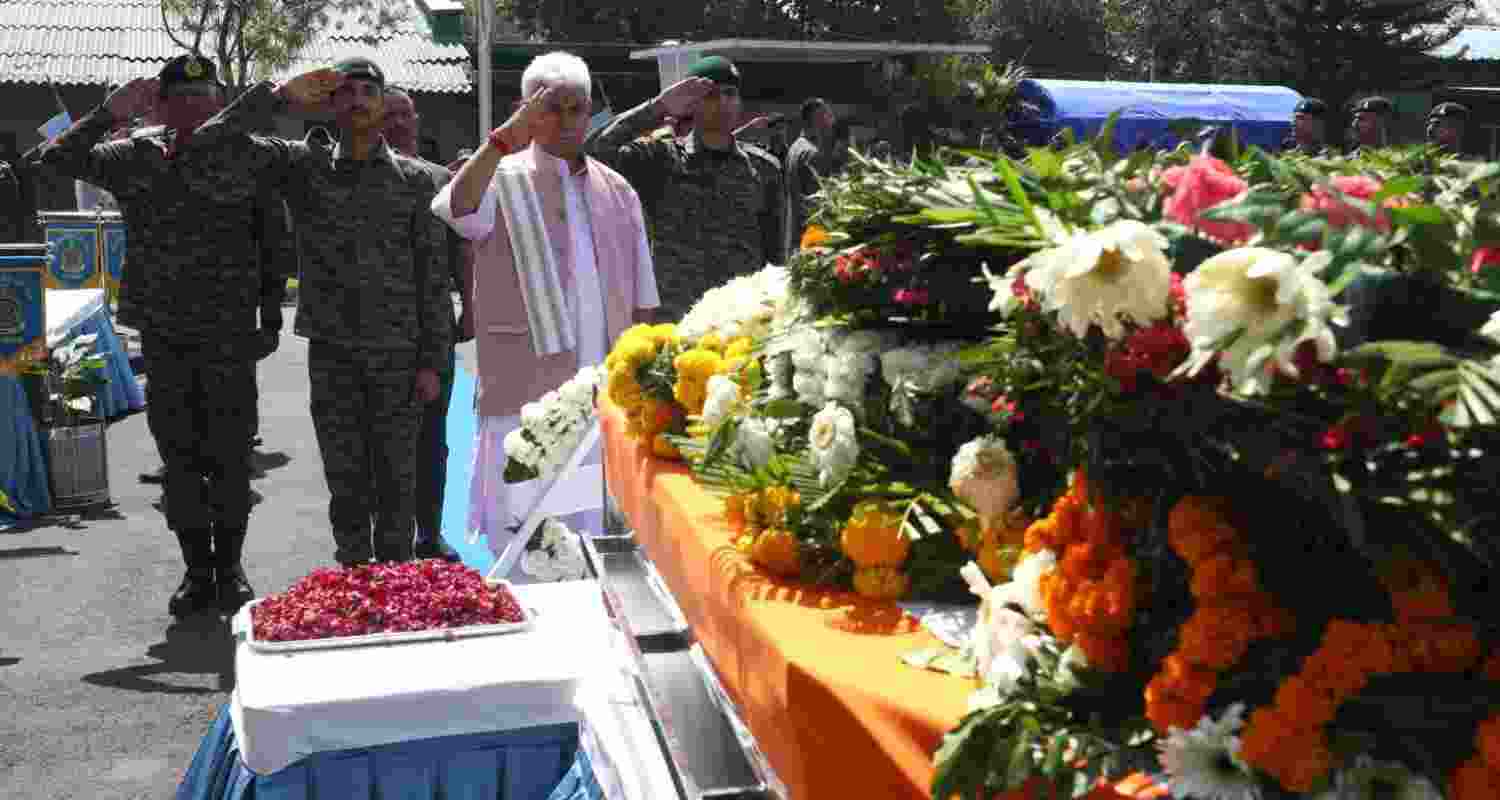 J&K LG Manoj Sinha paid tribute to Lieutenant Beereshwar Goswami, who died during an anti-terror operation in Rajouri while serving on duty. J&K LG Manoj Sinha paid tribute to Lieutenant Beereshwar Goswami, who died during an anti-terror operation in Rajouri while serving on duty.