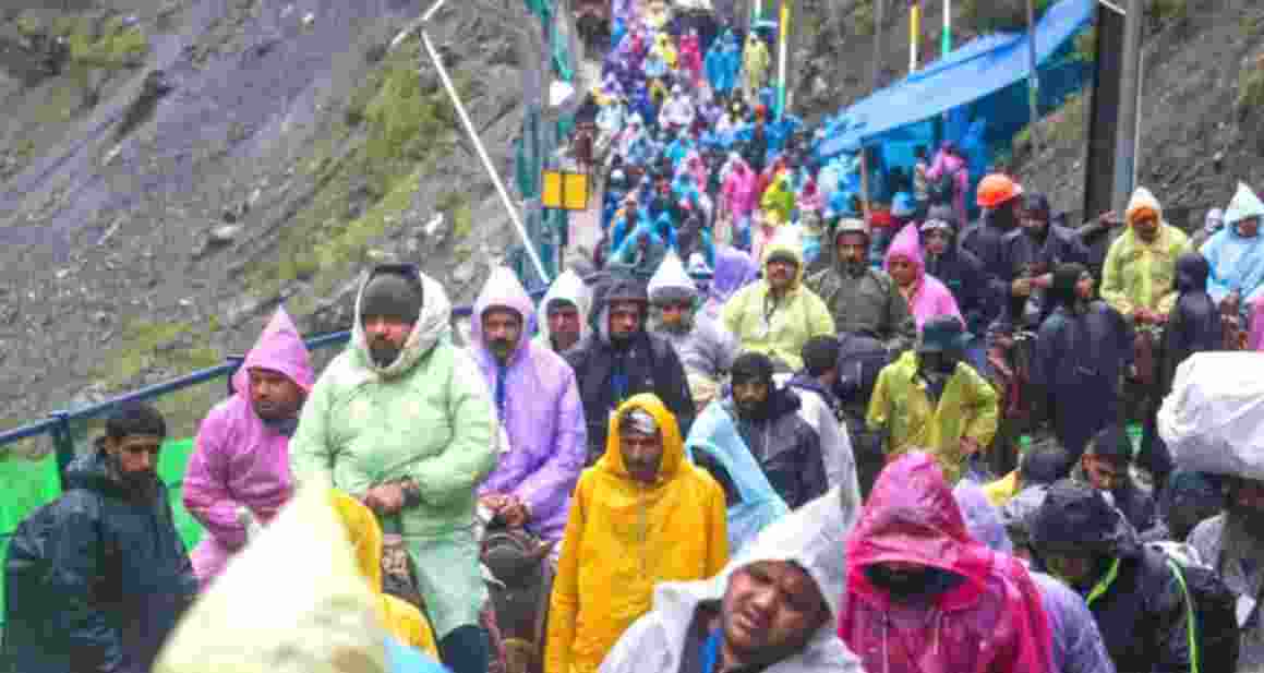Thirteenth batch of over 5,300 Amarnath Pilgrims leave for Valley Thirteenth batch of over 5,300 Amarnath Pilgrims leave for Valley