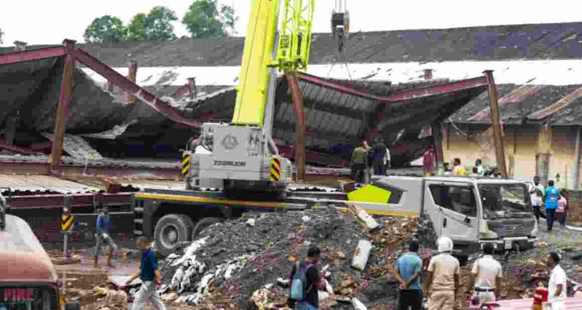Under-construction building collapses in Kolkata, many feared trapped Under-construction building collapses in Kolkata, many feared trapped