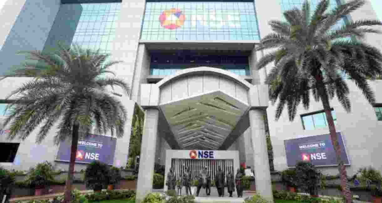 Stock markets tumble in early trade; Sensex tanks 700 points Stock markets tumble in early trade; Sensex tanks 700 points