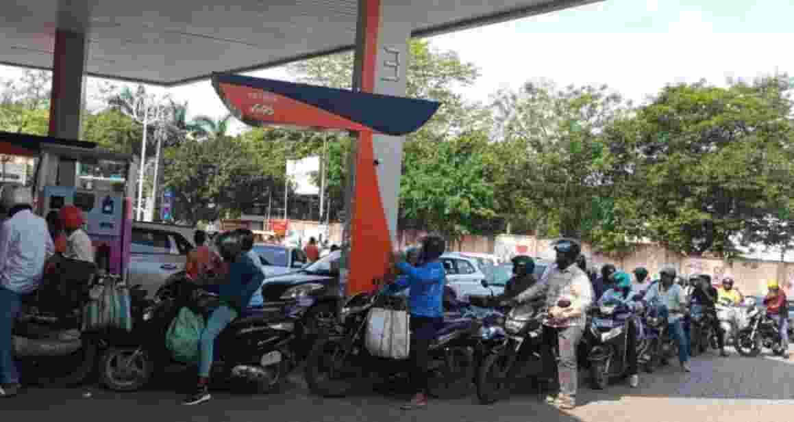 Panic buying triggers long queues at Ranchi petrol pumps Panic buying triggers long queues at Ranchi petrol pumps