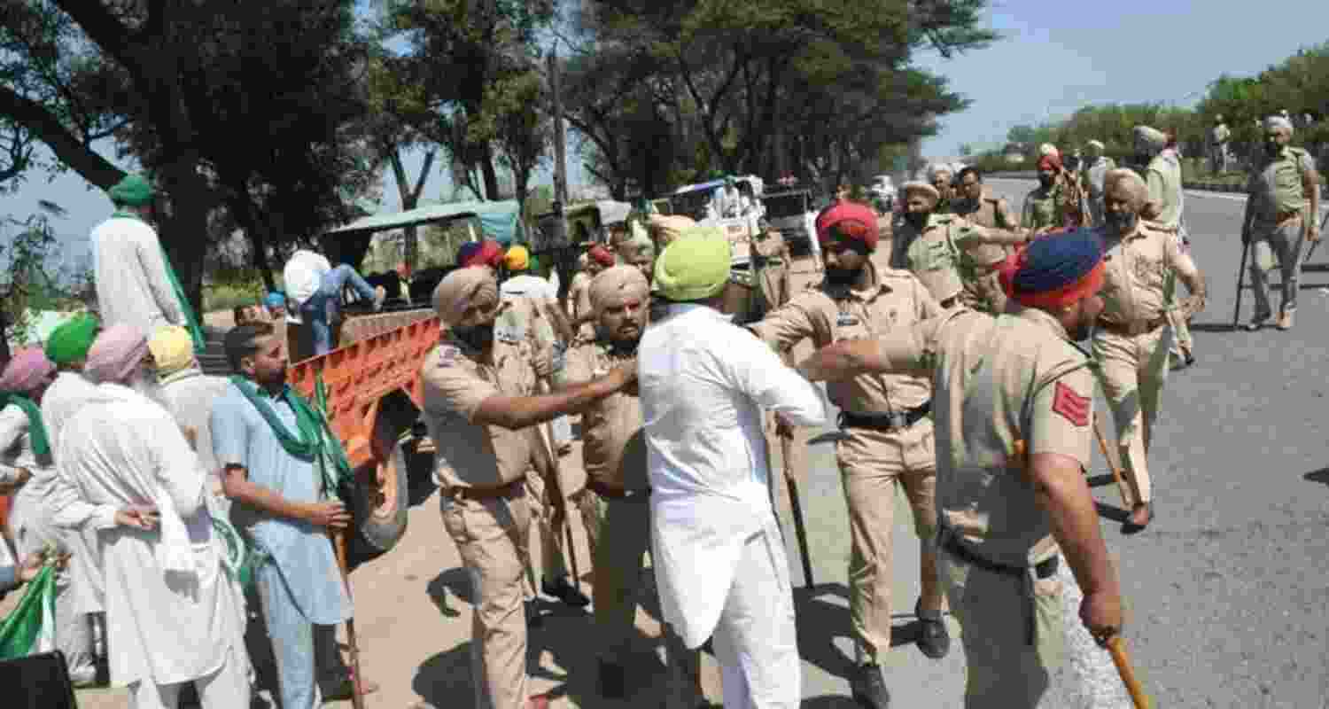 Kisan Mazdoor Morcha stages dharna over power shortage in Punjab Kisan Mazdoor Morcha stages dharna over power shortage in Punjab