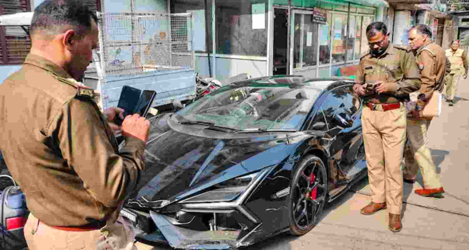 CCTV shows bouncers rescuing Lamborghini driver after crash CCTV shows bouncers rescuing Lamborghini driver after crash