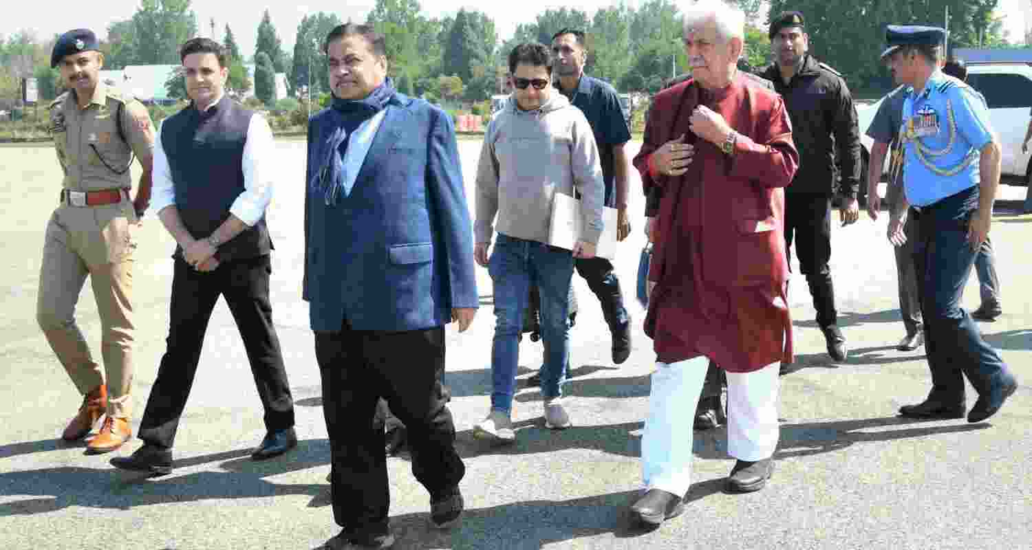 LG Manoj Sinha receives Union Minister Nitin Gadkari at Srinagar during his visit to Jammu and Kashmir. LG Manoj Sinha receives Union Minister Nitin Gadkari at Srinagar during his visit to Jammu and Kashmir.