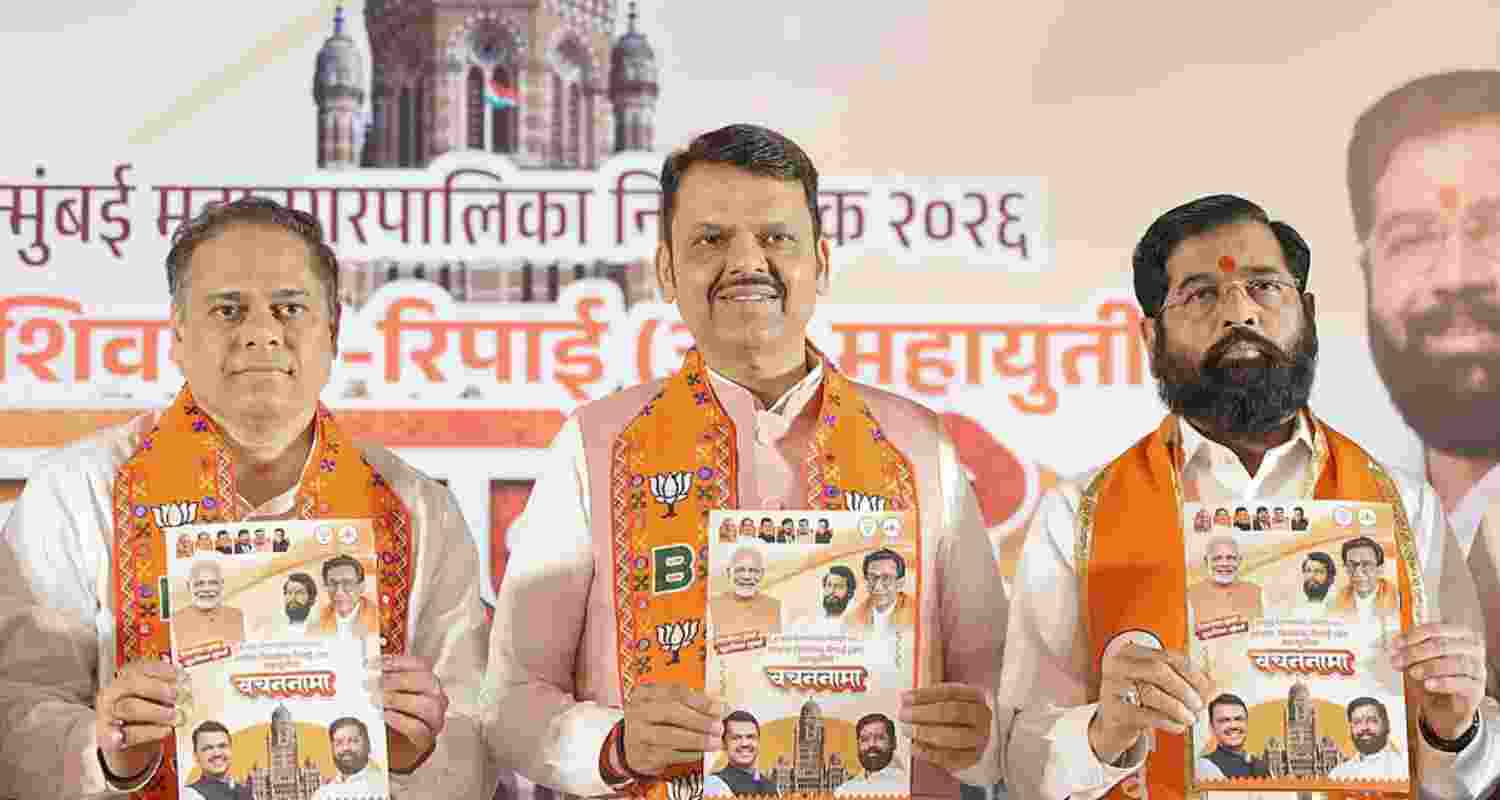 Mahayuti unveils Mumbai poll manifesto Mahayuti unveils Mumbai poll manifesto