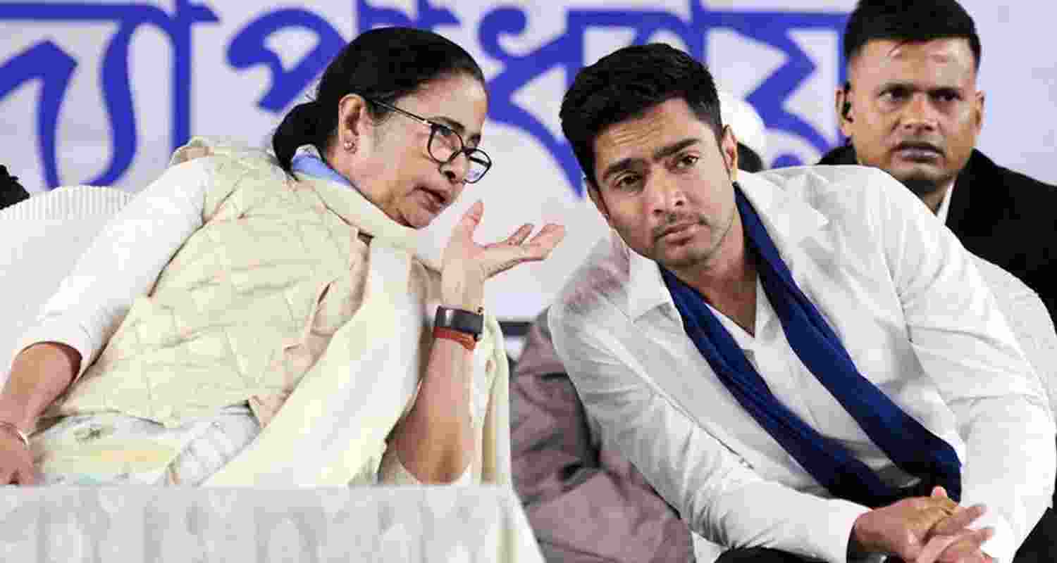 Mamata and Abhishek Banerjee convened an emergency meeting of TMC councilors amid fears of dissent and political uncertainty within KMC. Mamata and Abhishek Banerjee convened an emergency meeting of TMC councilors amid fears of dissent and political uncertainty within KMC.