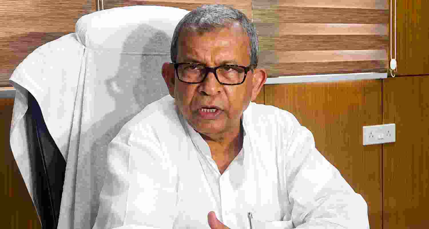 TMC faces fresh turmoil as Manas Bhunia resigns, Saayoni Ghosh is removed from the youth wing, and the party launches a major reshuffle. TMC faces fresh turmoil as Manas Bhunia resigns, Saayoni Ghosh is removed from the youth wing, and the party launches a major reshuffle.