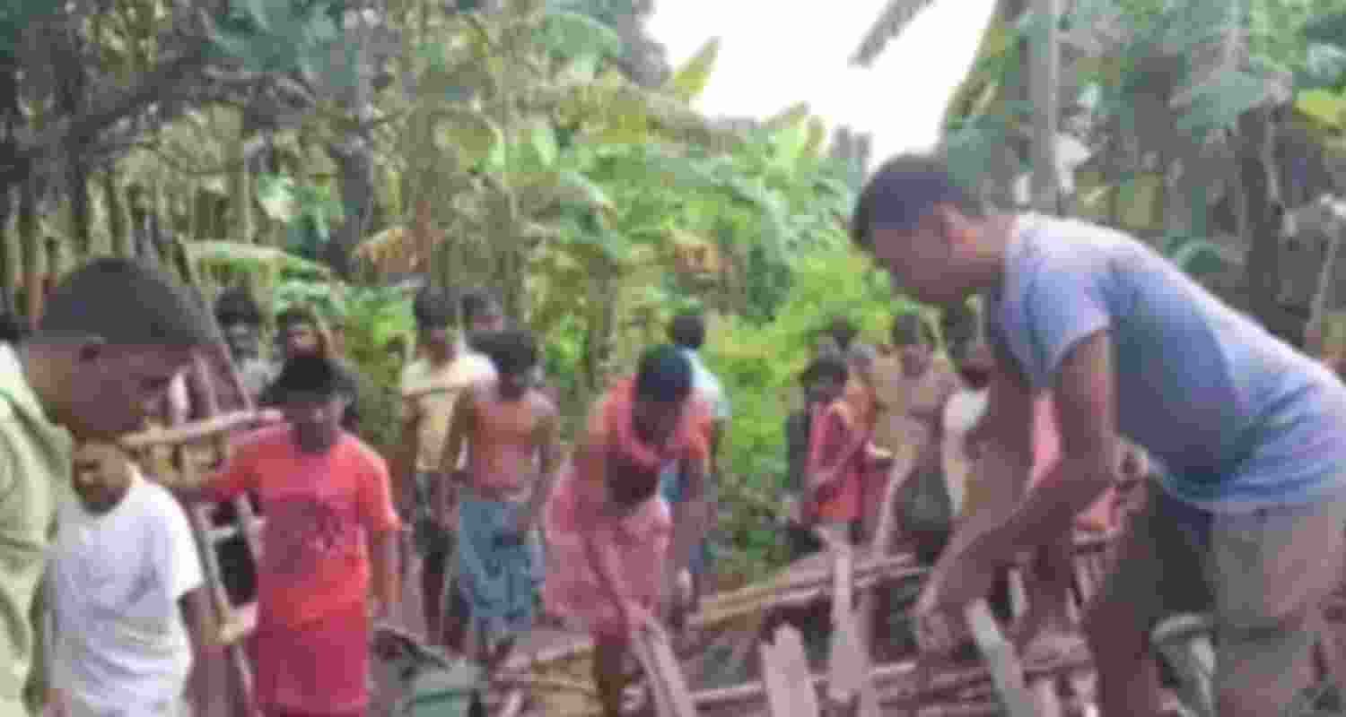 Father, daughter die as mud house collapses in WB Father, daughter die as mud house collapses in WB