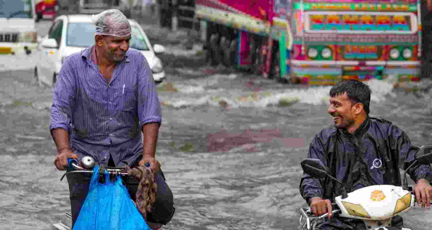 Over 100 mm rain drenches Mumbai suburbs Over 100 mm rain drenches Mumbai suburbs
