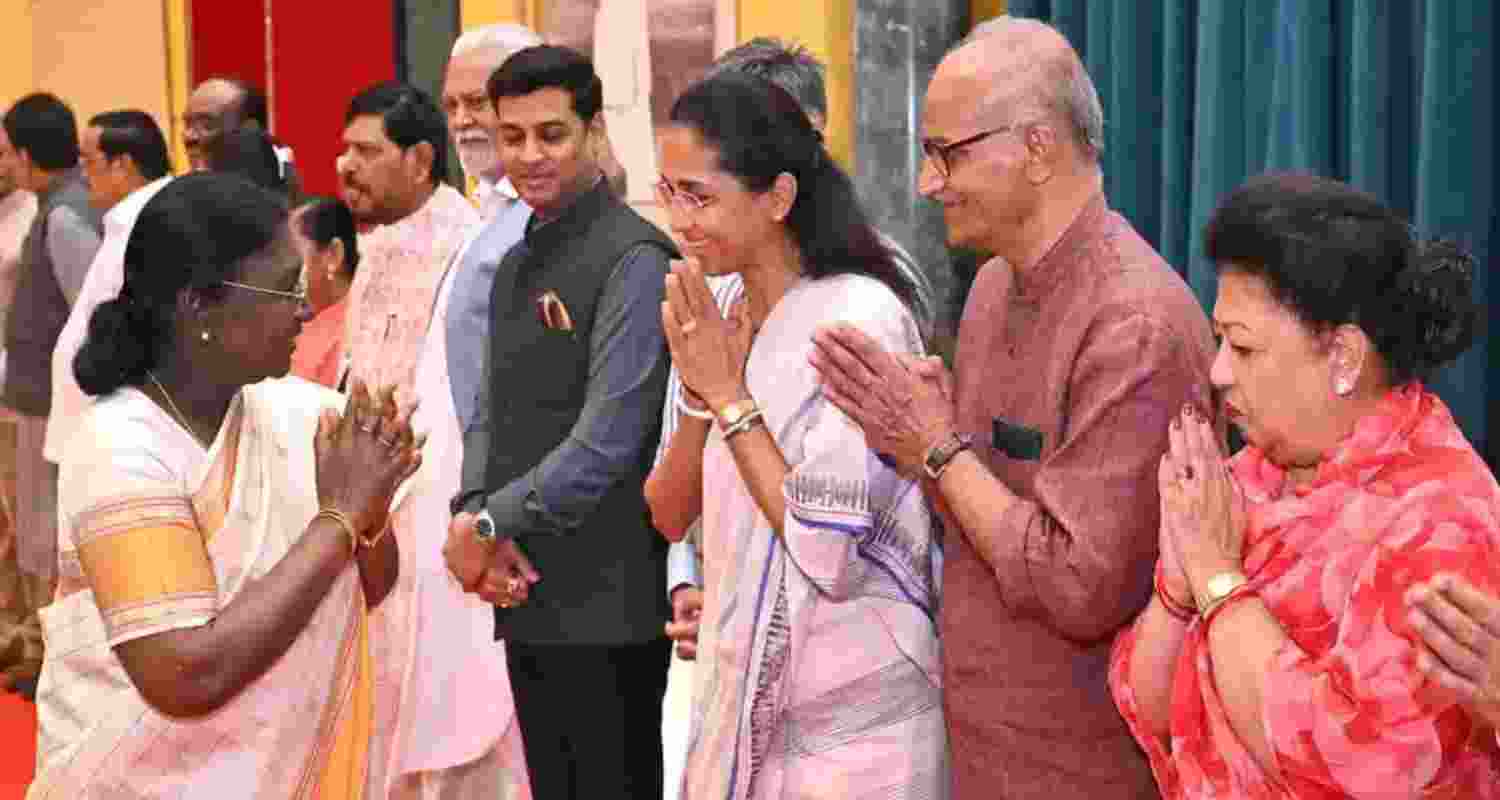 Prez Murmu hosts MPs, nominates RS members at breakfast meet Prez Murmu hosts MPs, nominates RS members at breakfast meet