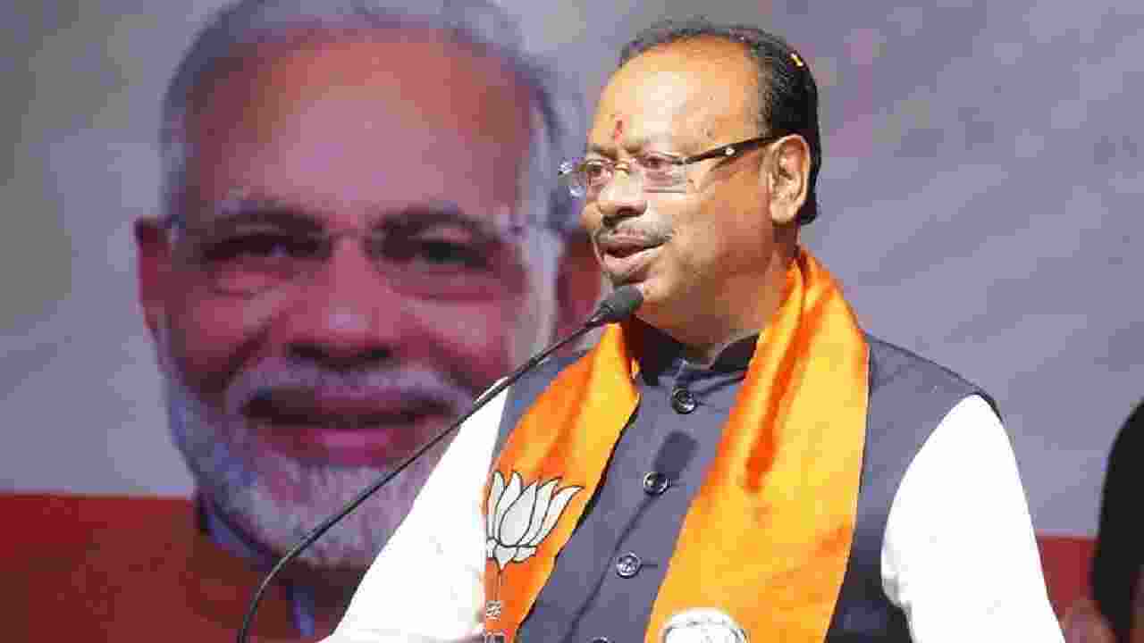 Ruling alliance's seat sharing to be finalised in 3 days: Maha BJP Ruling alliance's seat sharing to be finalised in 3 days: Maha BJP