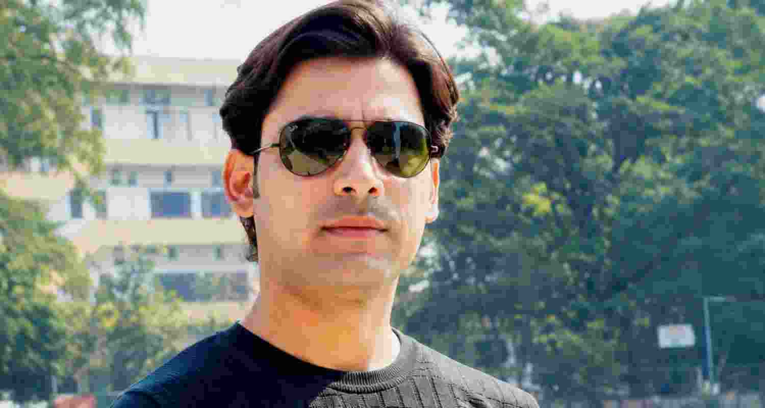 Bharat Bhushan Tiwari's post-mortem found five bullet injuries, raising fresh questions as a judicial probe into the Bihar police encounter continues. Bharat Bhushan Tiwari's post-mortem found five bullet injuries, raising fresh questions as a judicial probe into the Bihar police encounter continues.