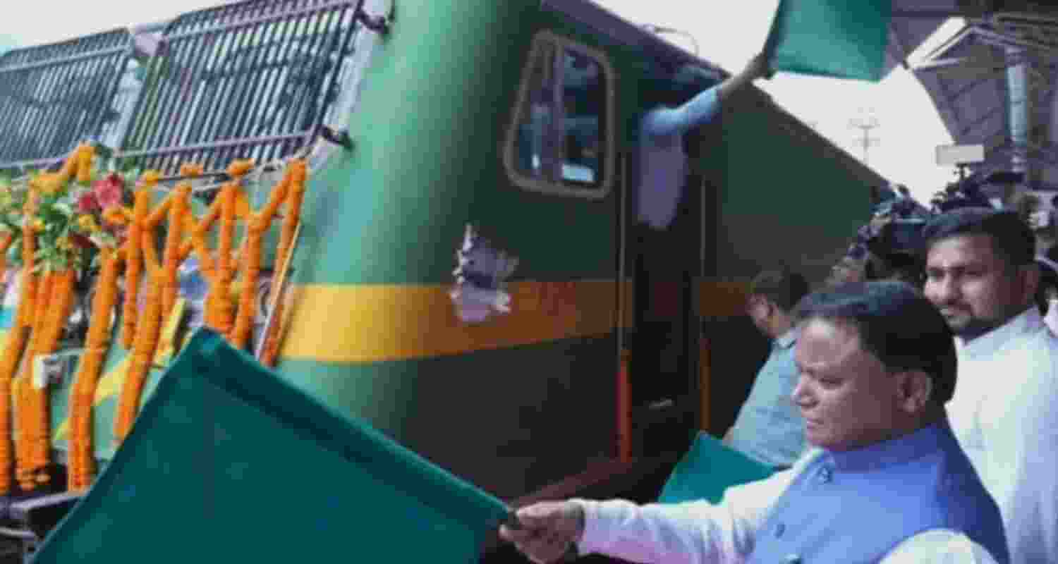 Odisha CM flags off Somnath Swabhiman Yatra Odisha CM flags off Somnath Swabhiman Yatra