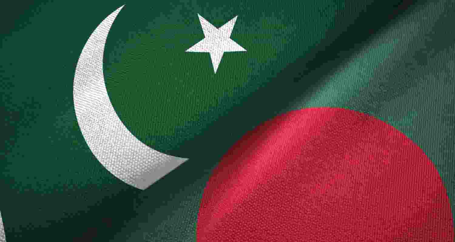 Pakistan reportedly proposed a joint military command with Bangladesh during defence talks in Dhaka, alongside discussions on training and strategic cooperation. Pakistan reportedly proposed a joint military command with Bangladesh during defence talks in Dhaka, alongside discussions on training and strategic cooperation.