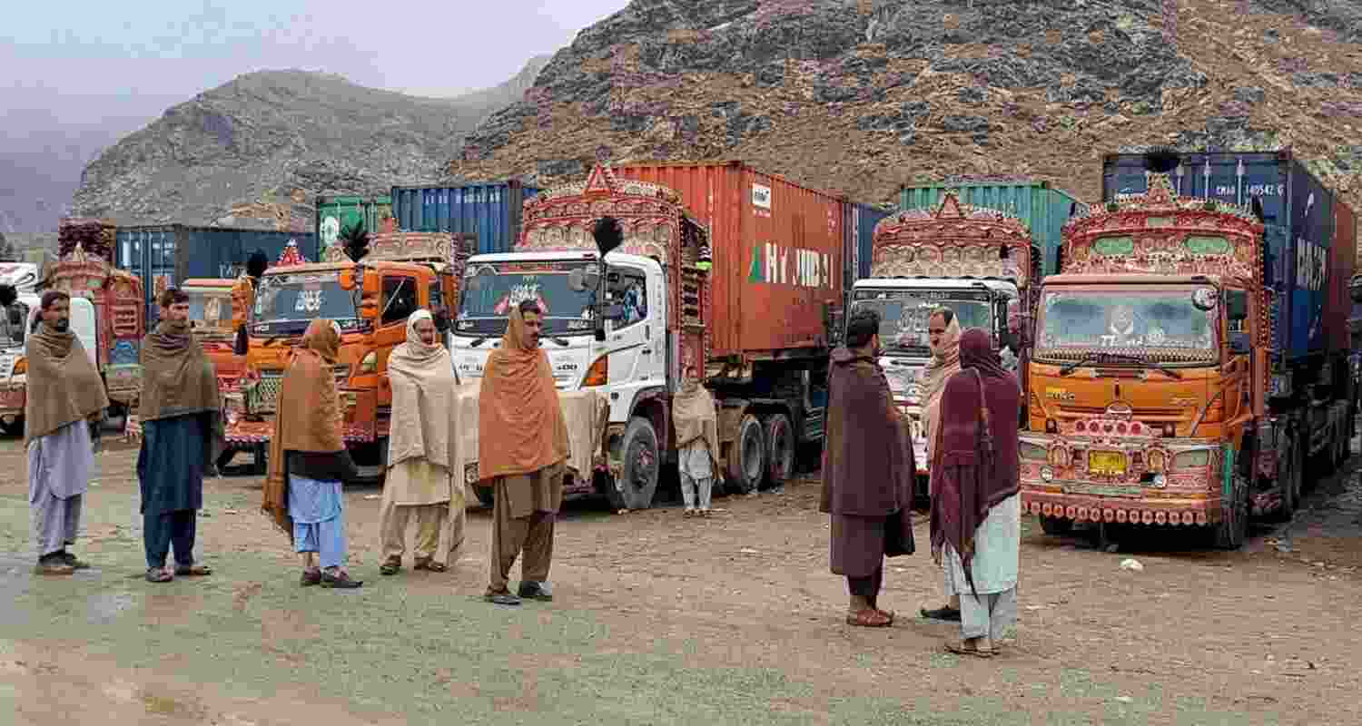 Transport strike threatens Pakistan’s economy Transport strike threatens Pakistan’s economy