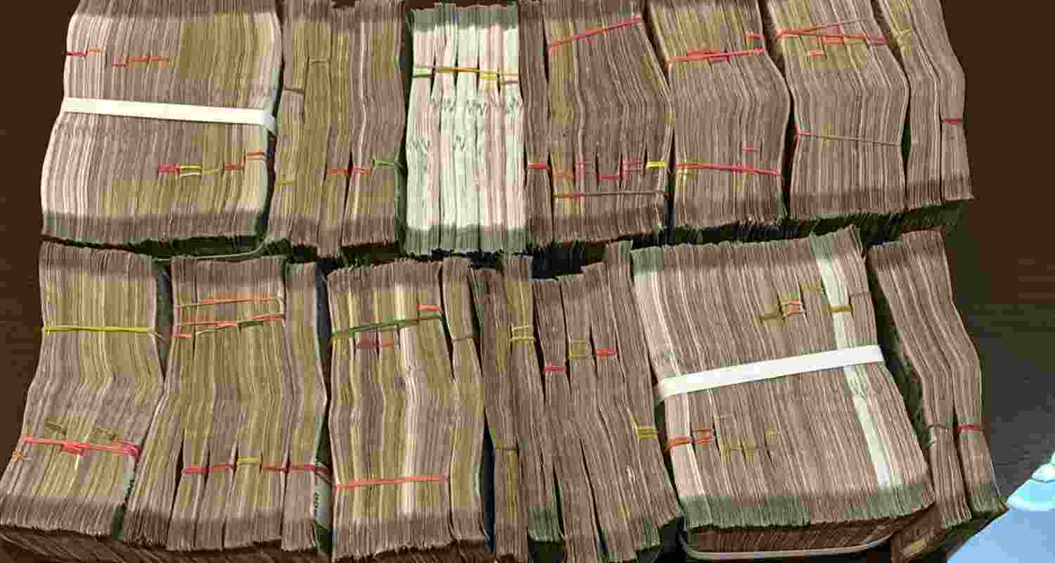 cash, hemant, soren, residence, bhanu, pratap, ED, CM, Rs, lakh, land scam, army cash, hemant, soren, residence, bhanu, pratap, ED, CM, Rs, lakh, land scam, army