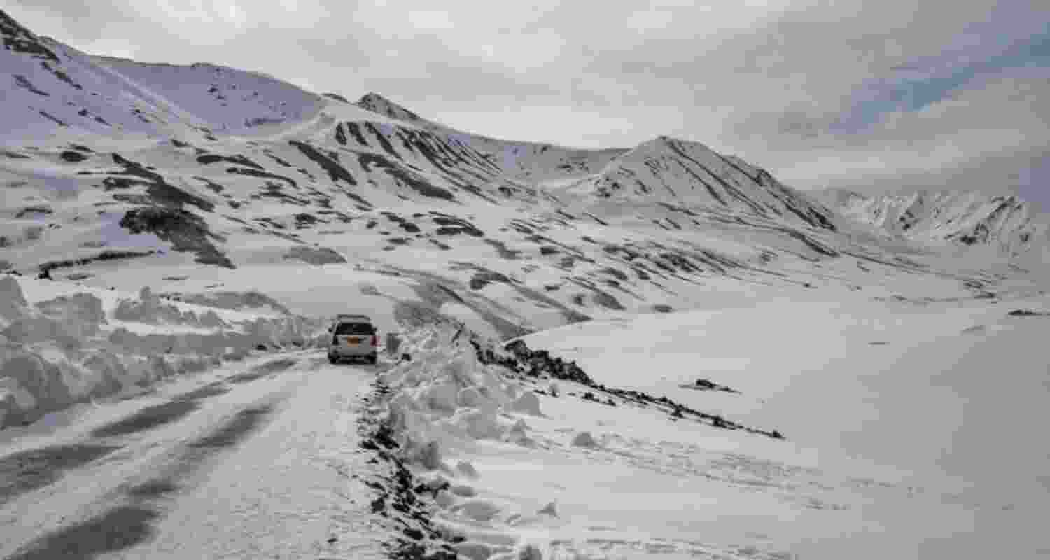 Leh turns into winter wonderland with first snowfall Leh turns into winter wonderland with first snowfall