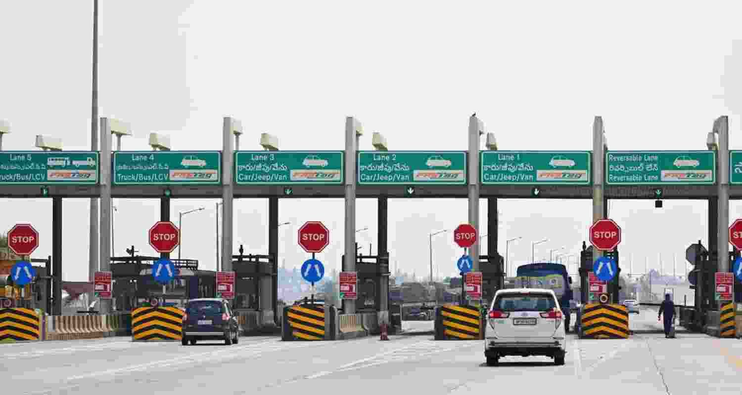 Highway toll plazas likely to go cashless from April 1 Highway toll plazas likely to go cashless from April 1