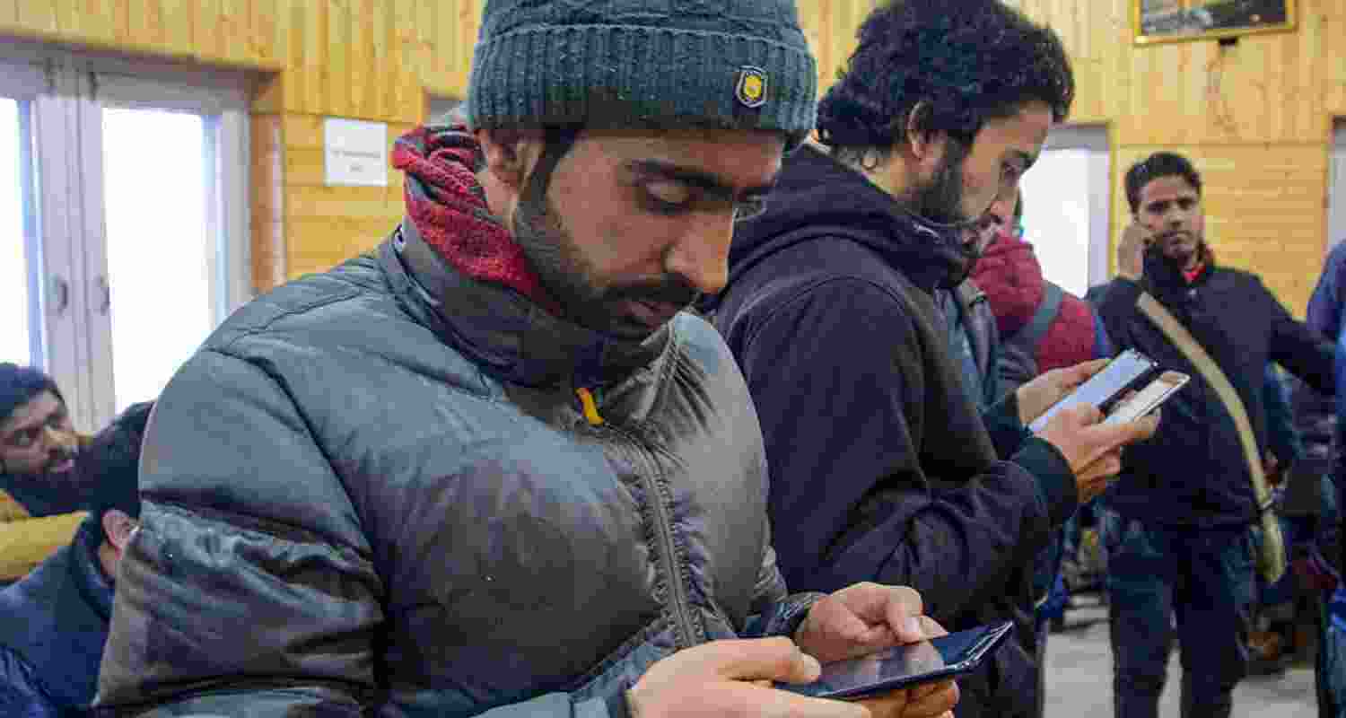 High speed internet services restored in Kashmir after 5 days High speed internet services restored in Kashmir after 5 days